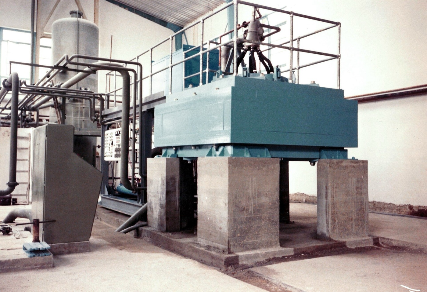 High gradient magnetic separator in a processing plant